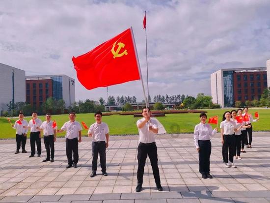 徐刚检查节前市场供应和市场安全工作